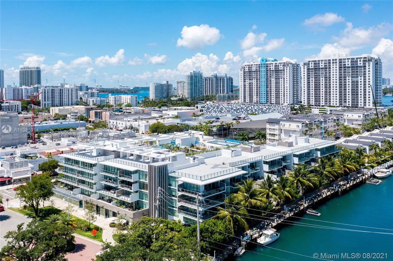 Palau Sunset Harbour location in South Beach's Walkable Neighborhood, Surrounded by Award-Winning Restaurants, Luxury Shops, High-End Gyms, and Markets