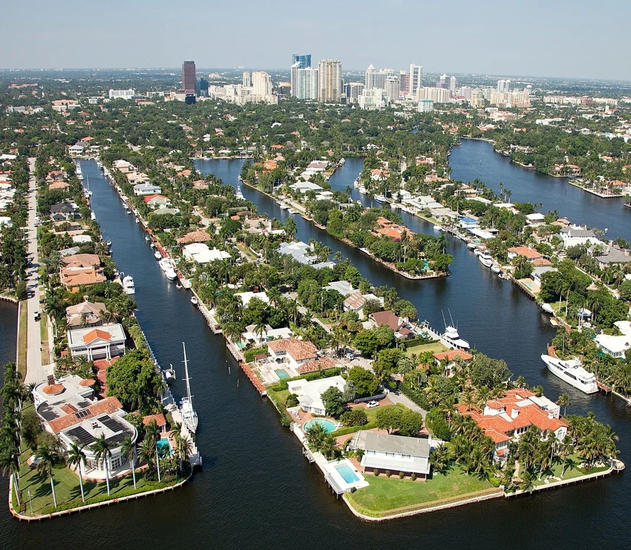 Diversos Tipos de Casas en el Barrio de Coral Ridge