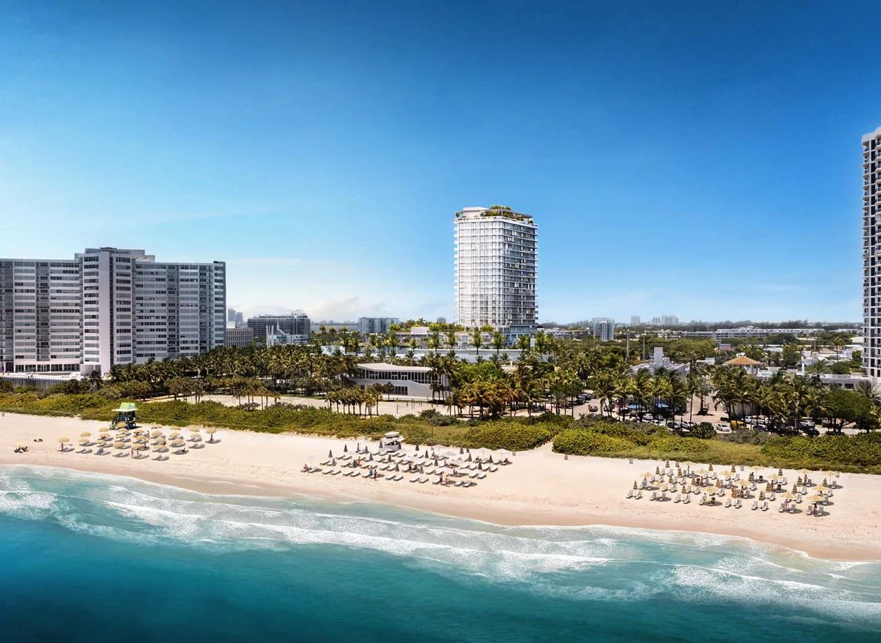 Vista panorámica frente a la playa del edificio 72 Park y estructuras adyacentes en Miami Beach