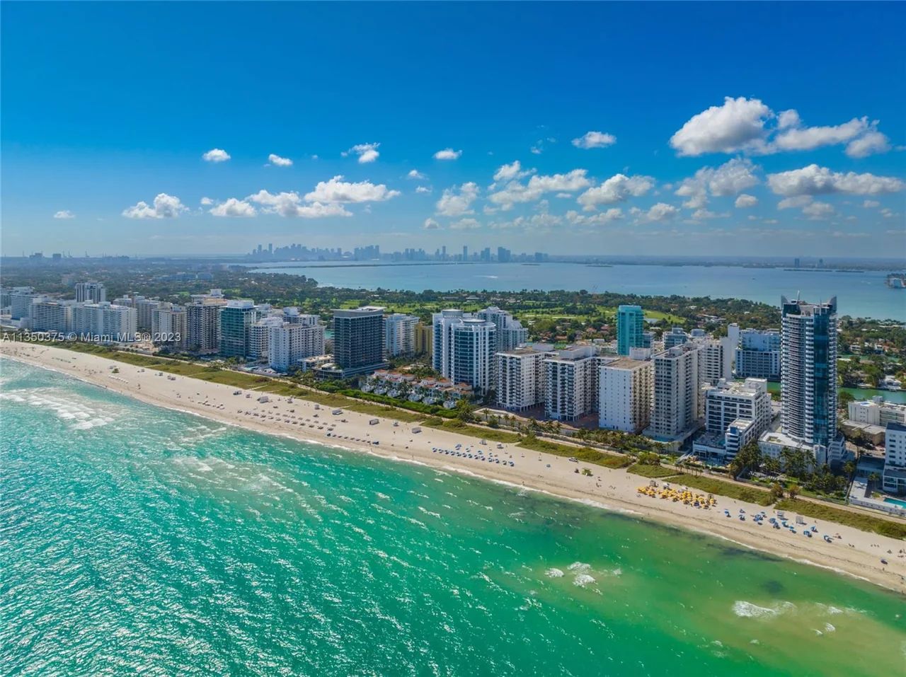 Las Residencias en el Club Bath y Vista A&eacute;rea de la Playa de Miami