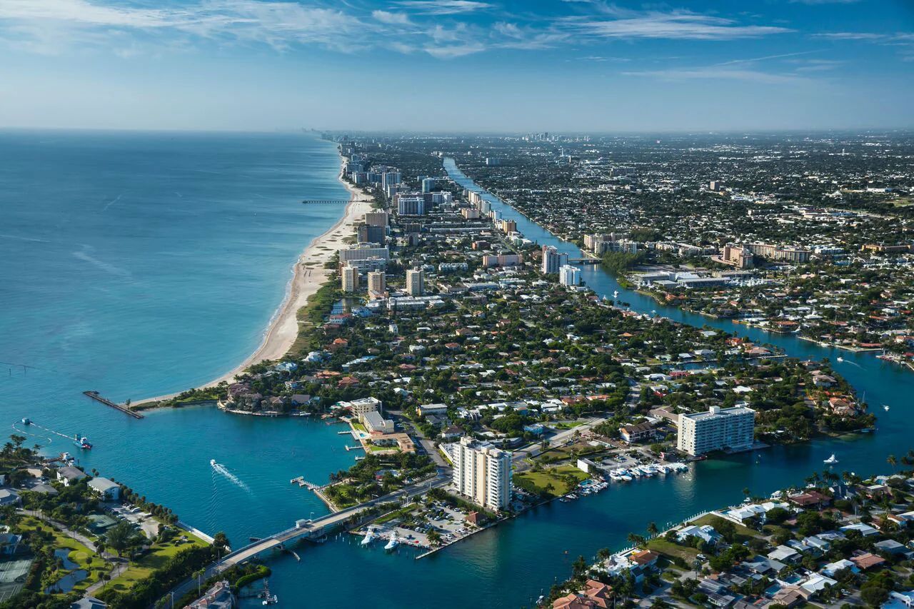 Vistas a&eacute;reas de los Canales Intracosteros, el Atl&aacute;ntico y el centro de Pompano Beach