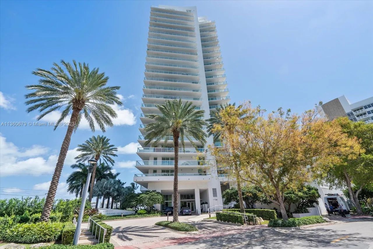 Luxury Condominium Grand Venetian at South Beach Luxury Condominium Grand Venetian at South Beach