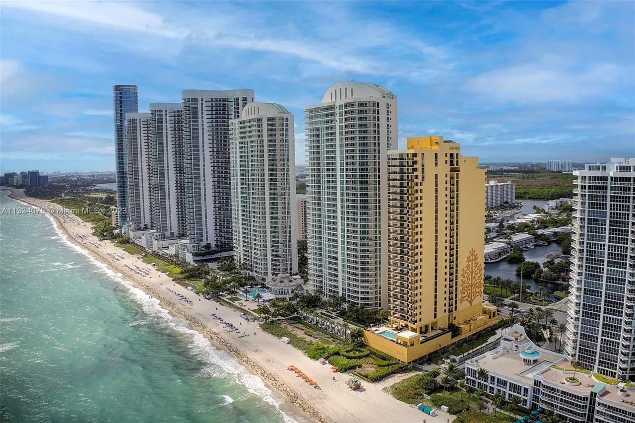Fantastic Oceanfront Location of the Sayan at Sunny Isles Beach Fantastic Oceanfront Location of the Sayan at Sunny Isles Beach