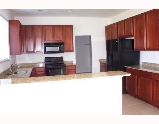 Recientemente alquilado: $1,250 (4 camas, 2 baños, 0 Pies cuadrados)