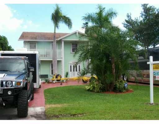 Vendido Recientemente: $1,350,000 (4 camas, 2 baños, 4000 Pies cuadrados)