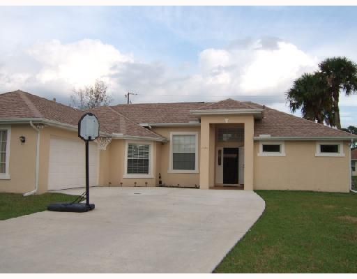 Recently Rented: $1,150 (3 beds, 2 baths, 1776 Square Feet)