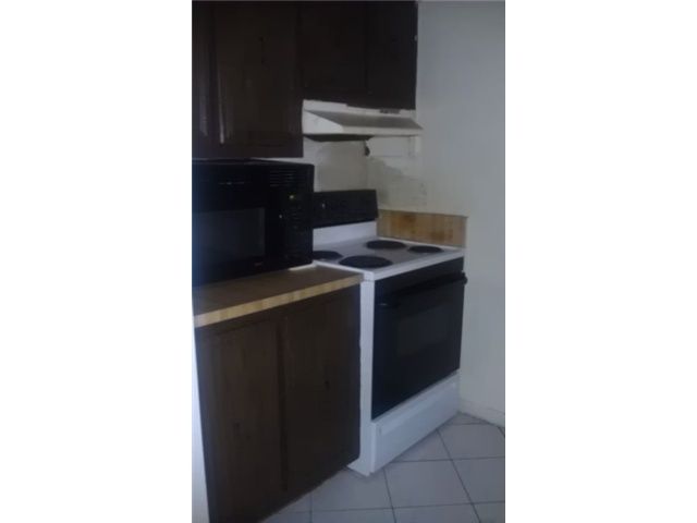 Vendido Recientemente: $27,900 (3 camas, 2 baños, 1428 Pies cuadrados)