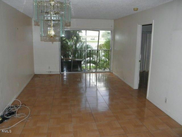 Vendido Recientemente: $54,900 (2 camas, 2 baños, 891 Pies cuadrados)