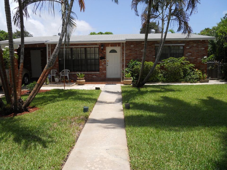 Vendido Recientemente: $175,000 (4 camas, 2 baños, 1869 Pies cuadrados)