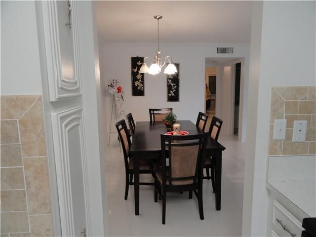 Recently Rented: $950 (1 beds, 1 baths, 970 Square Feet)