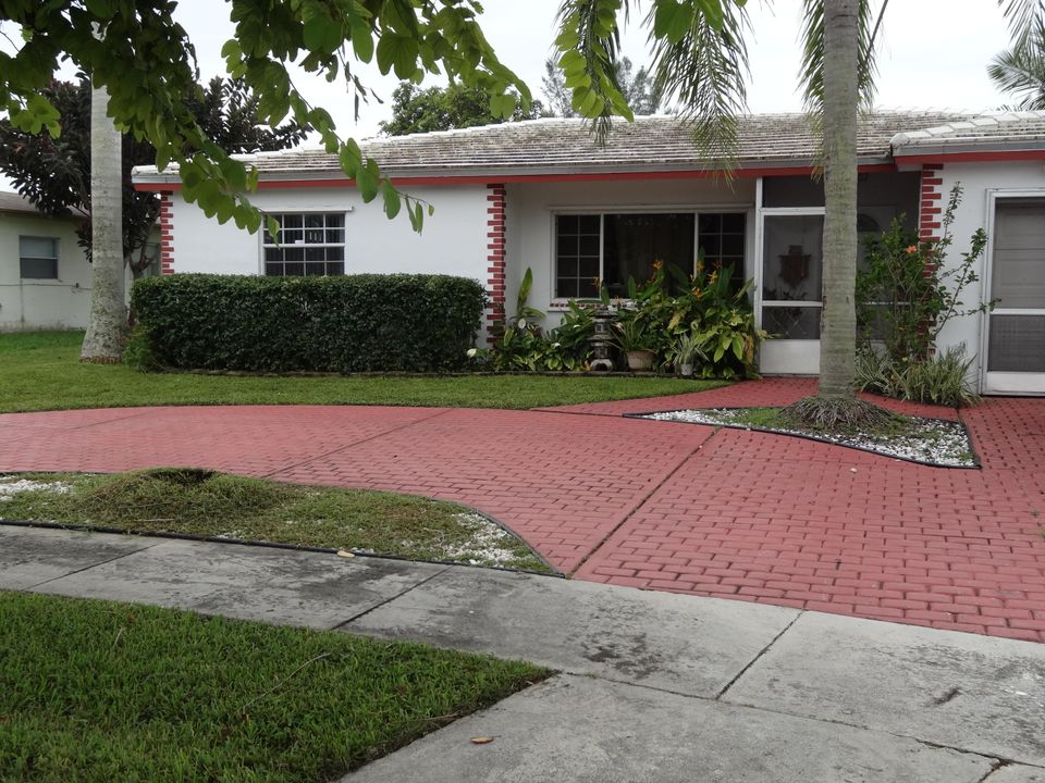 Recently Rented: $1,500 (3 beds, 2 baths, 1200 Square Feet)