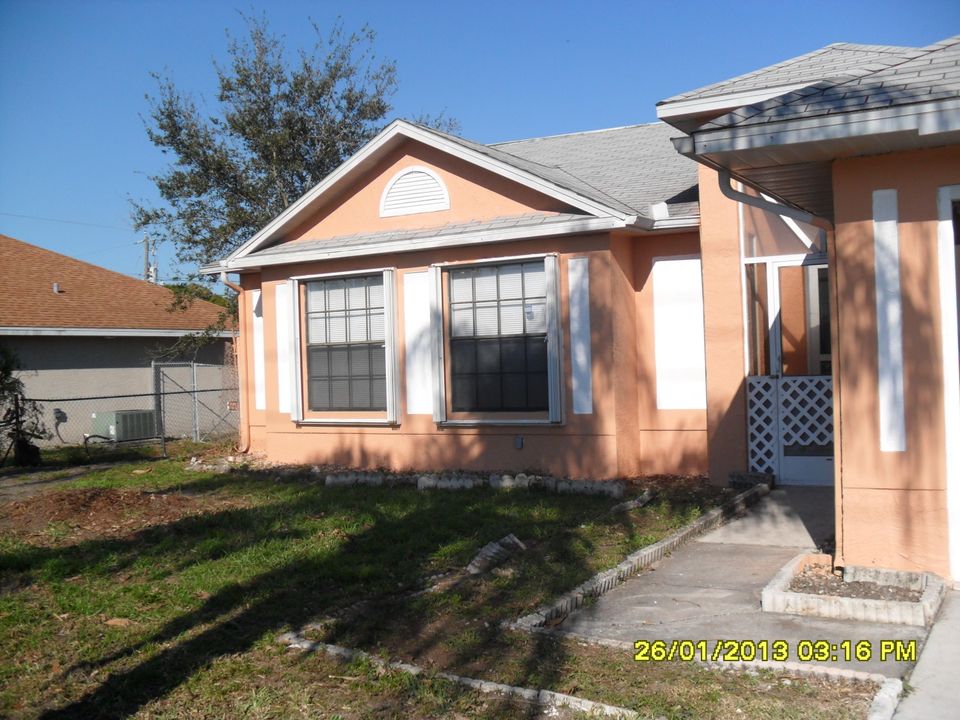 Recently Rented: $1,100 (3 beds, 2 baths, 1394 Square Feet)