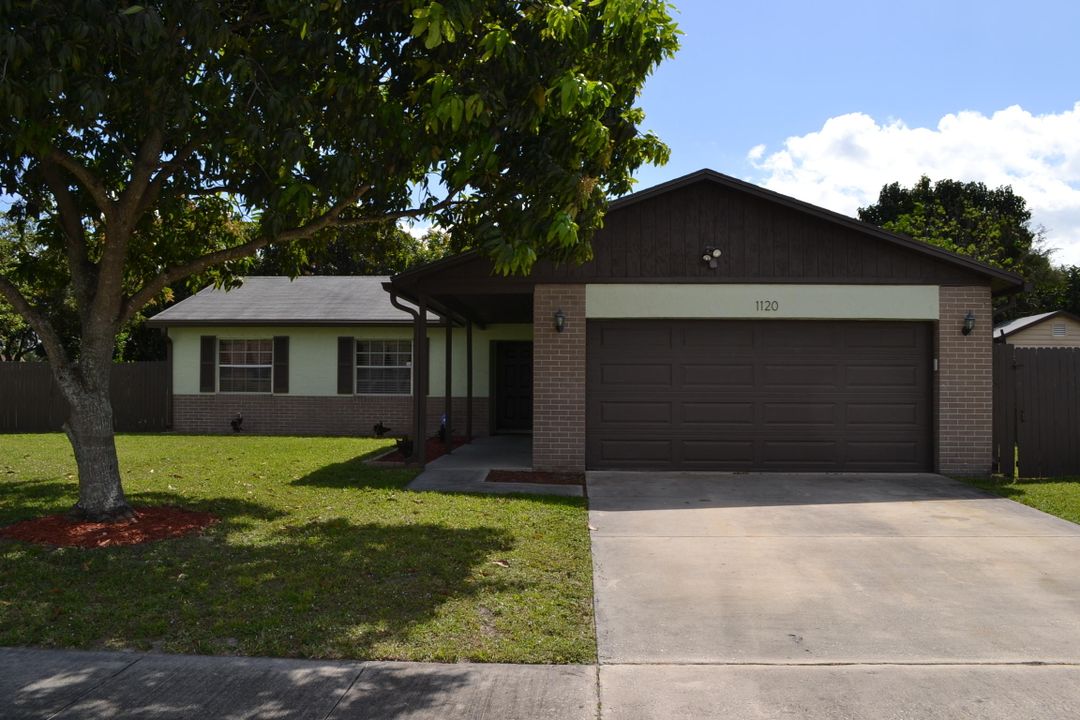 最近售出: $165,000 (4 贝兹, 2 浴室, 1401 平方英尺)