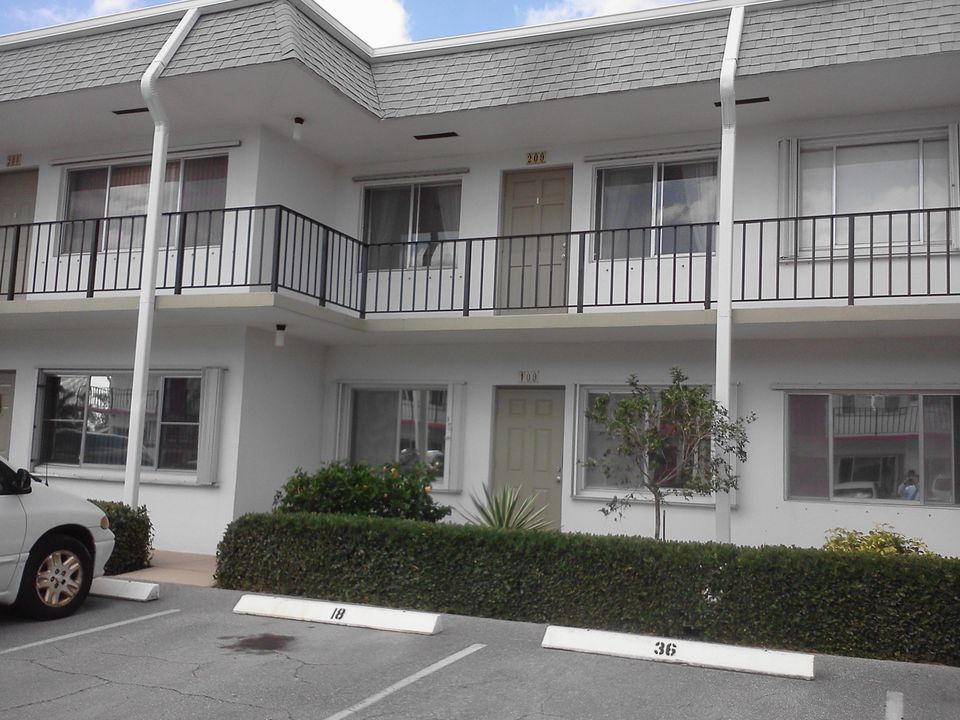 Recently Sold: $43,700 (1 beds, 1 baths, 734 Square Feet)