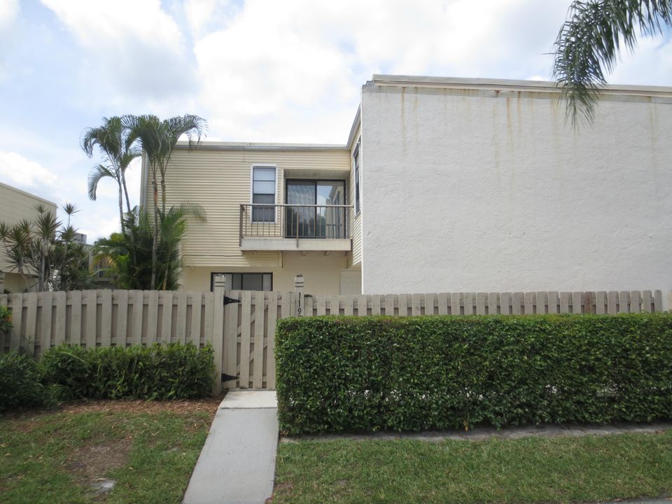 Recently Rented: $1,250 (2 beds, 2 baths, 1577 Square Feet)