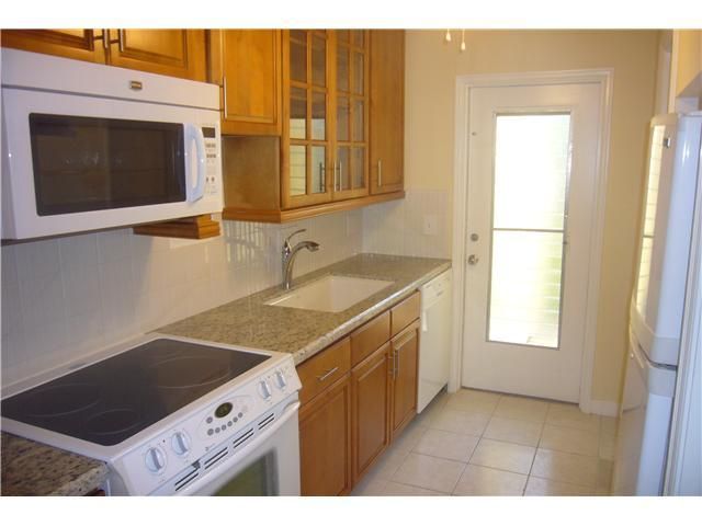 Recently Rented: $1,300 (1 beds, 2 baths, 621 Square Feet)