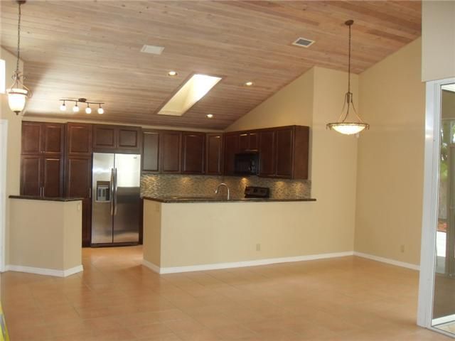 Recently Rented: $2,095 (3 beds, 2 baths, 1561 Square Feet)