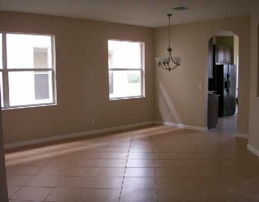 Recently Rented: $1,700 (3 beds, 2 baths, 1900 Square Feet)