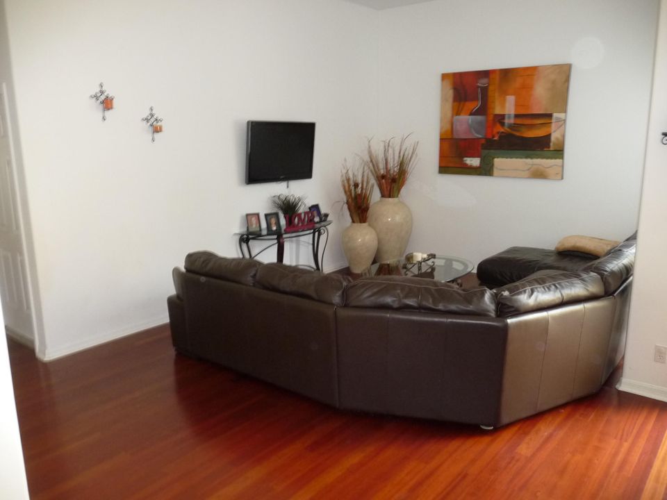 Active With Contract: $2,600 (3 beds, 2 baths, 1819 Square Feet)