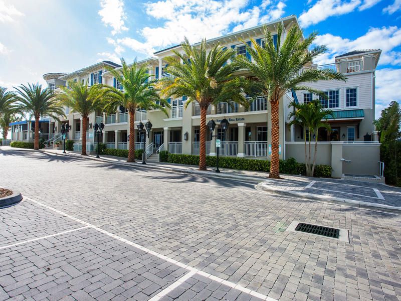 Recently Sold: $2,050,000 (3 beds, 4 baths, 3568 Square Feet)