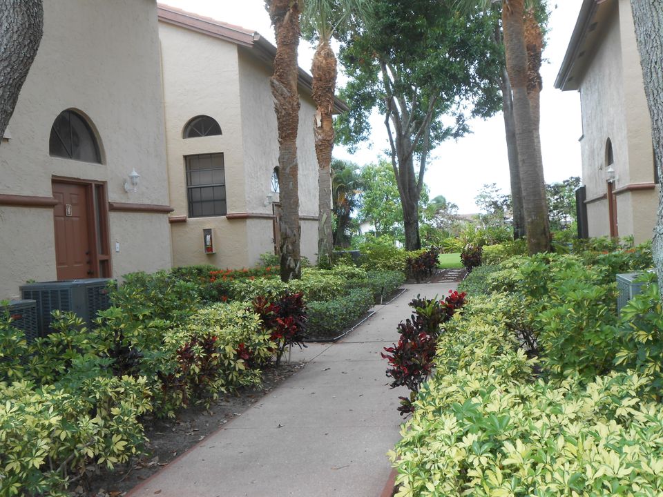 Recently Sold: $150,000 (2 beds, 2 baths, 1657 Square Feet)