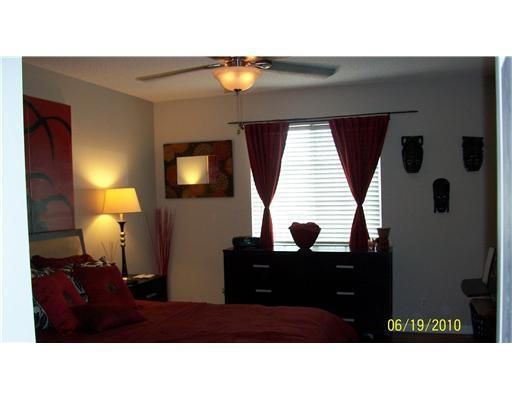 Active With Contract: $1,300 (2 beds, 2 baths, 1427 Square Feet)
