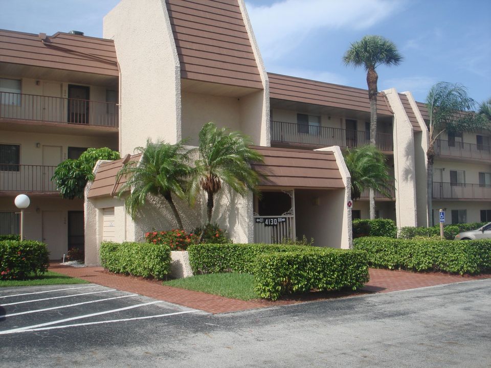 Recently Rented: $2,100 (2 beds, 2 baths, 1050 Square Feet)