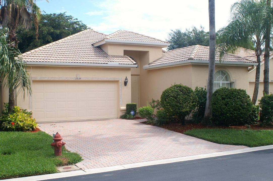 Recently Rented: $1,885 (3 beds, 2 baths, 1901 Square Feet)