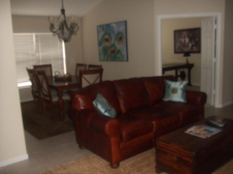 Recently Rented: $3,000 (3 beds, 2 baths, 1600 Square Feet)