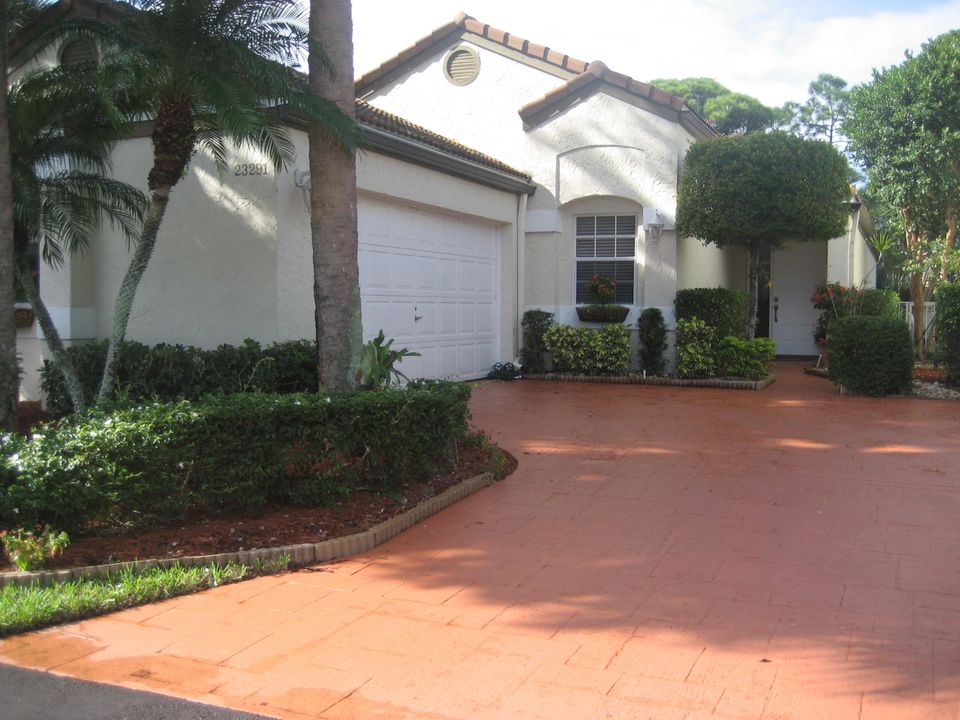 Recently Sold: $359,000 (3 beds, 2 baths, 1807 Square Feet)