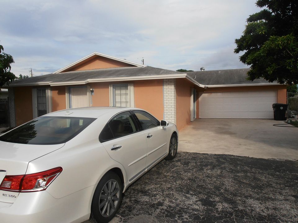 Recently Rented: $2,000 (5 beds, 4 baths, 1970 Square Feet)