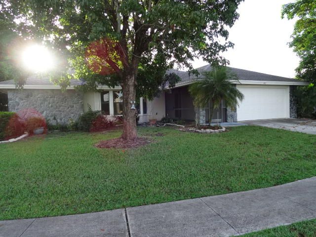 Recently Sold: $229,900 (3 beds, 2 baths, 1861 Square Feet)
