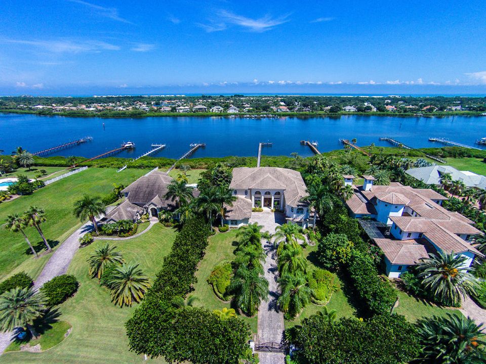 Recently Sold: $1,599,000 (6 beds, 6 baths, 6316 Square Feet)