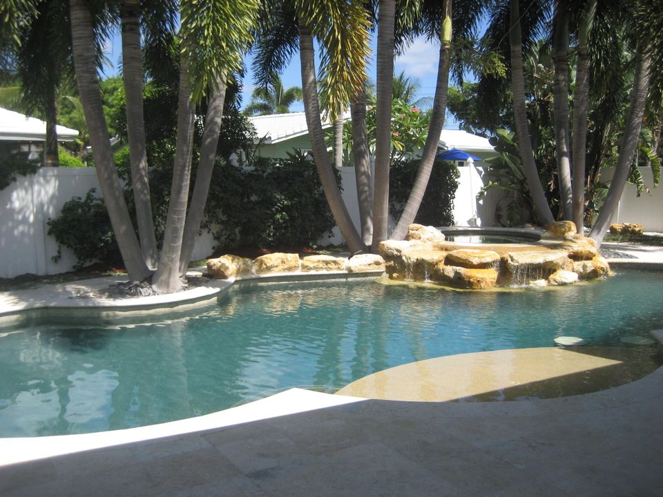 Vendido Recientemente: $489,900 (3 camas, 2 baños, 1600 Pies cuadrados)