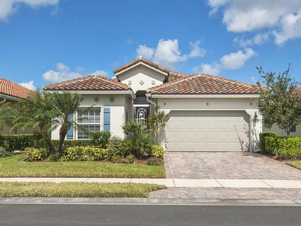 Recently Sold: $225,000 (3 beds, 2 baths, 1724 Square Feet)