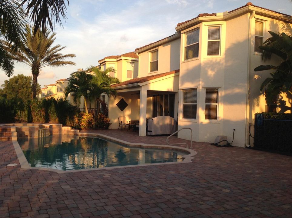 Recently Rented: $2,800 (4 beds, 2 baths, 2448 Square Feet)