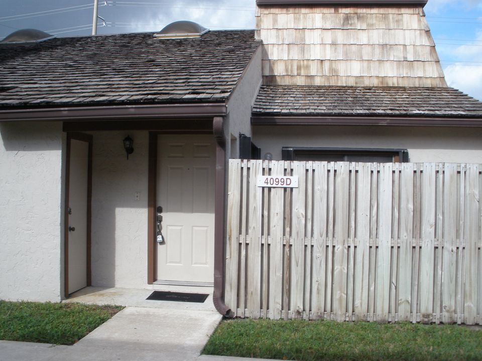 最近售出: $89,500 (2 贝兹, 2 浴室, 1137 平方英尺)