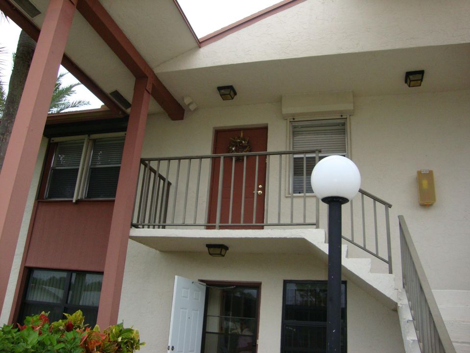 最近售出: $84,900 (2 贝兹, 2 浴室, 1034 平方英尺)