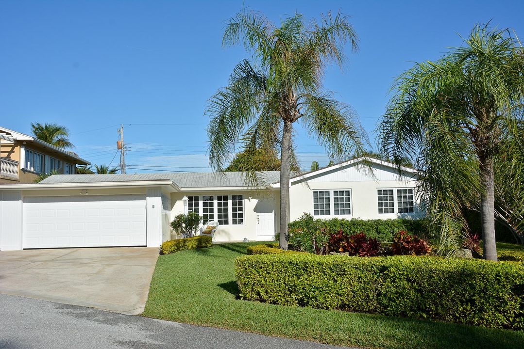 Recently Sold: $650,000 (4 beds, 2 baths, 1344 Square Feet)