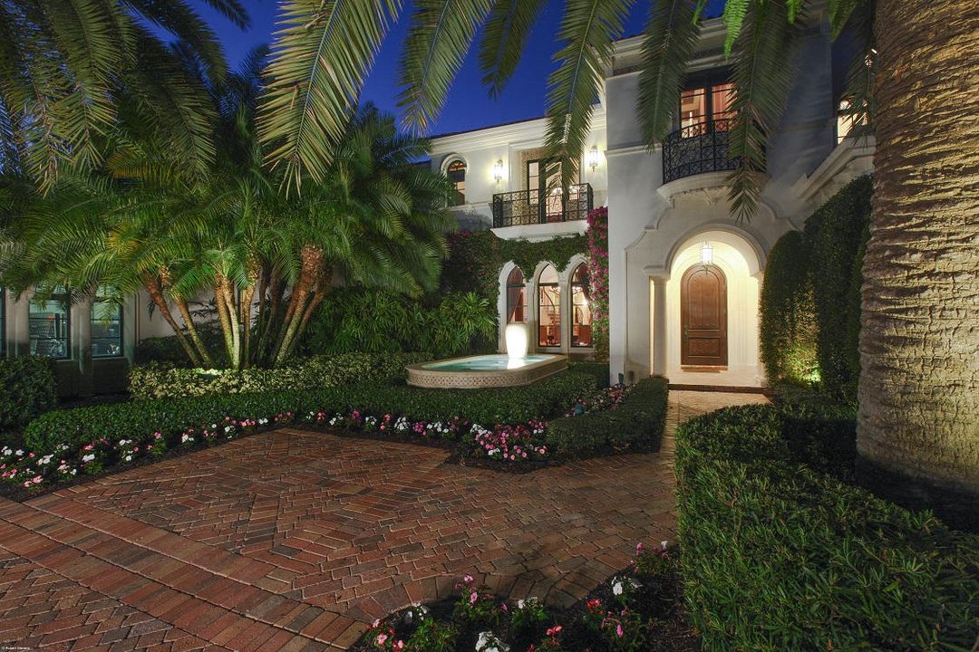 Recently Rented: $15,000 (6 beds, 8 baths, 7309 Square Feet)