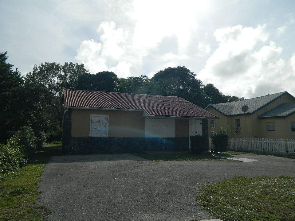 Recently Sold: $27,500 (2 beds, 1 baths, 837 Square Feet)