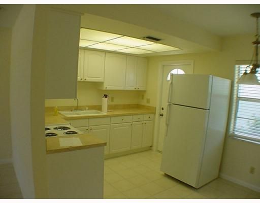 Recently Rented: $1,000 (2 beds, 1 baths, 818 Square Feet)