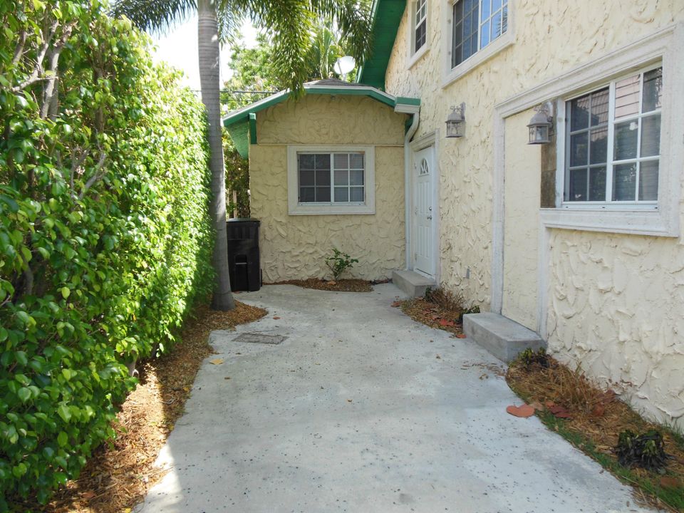 Recently Sold: $269,000 (2 beds, 2 baths, 1804 Square Feet)