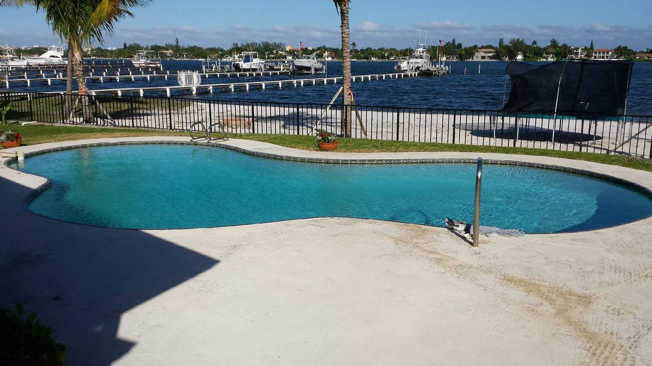 Recently Rented: $8,000 (3 beds, 2 baths, 1639 Square Feet)