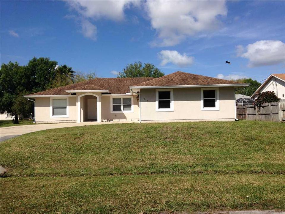 Недавно продано: $165,900 (3 спален, 2 ванн, 1509 Квадратных фут)