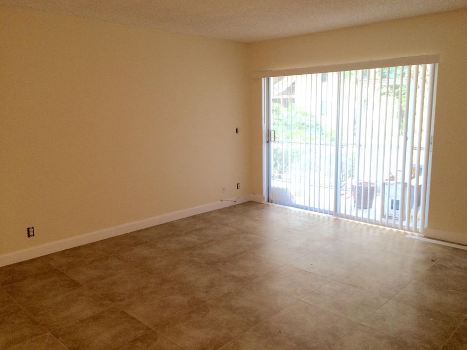 最近售出: $94,500 (1 贝兹, 1 浴室, 700 平方英尺)