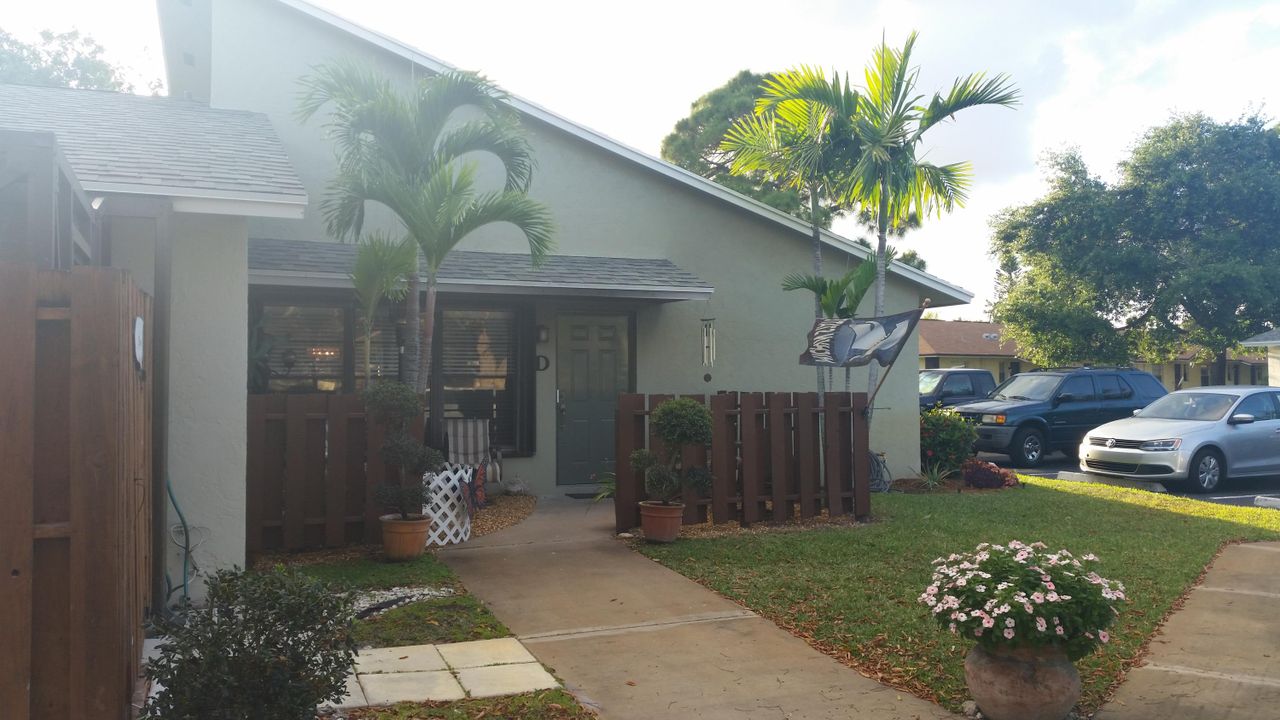 Recently Sold: $139,500 (2 beds, 2 baths, 1102 Square Feet)