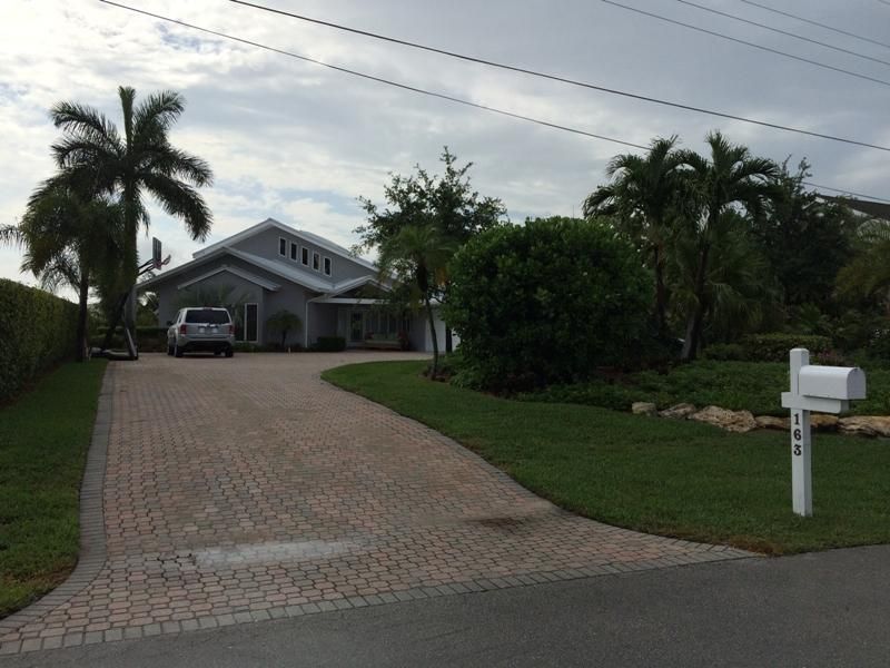 Vendido Recientemente: $1,980,000 (4 camas, 3 baños, 3400 Pies cuadrados)