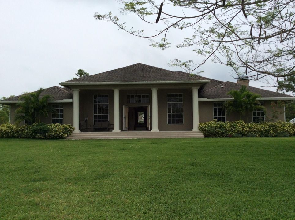 Recently Sold: $360,000 (4 beds, 2 baths, 2572 Square Feet)