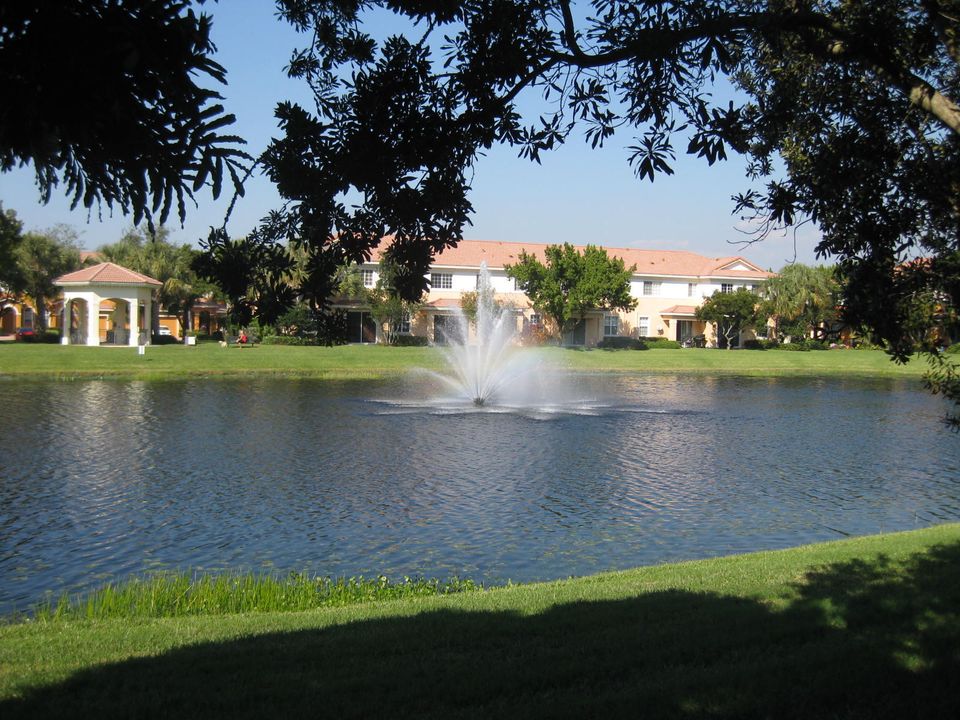 Recently Rented: $1,795 (3 beds, 3 baths, 1399 Square Feet)